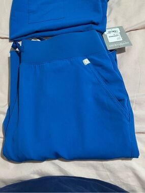 Hypothesis women’s Base 7-pocket straight leg cargo scrub pants